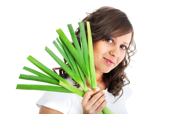 Giovane donna con porro fresco — Foto Stock