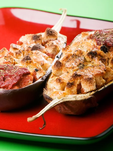 Berenjena rellena con tomates —  Fotos de Stock