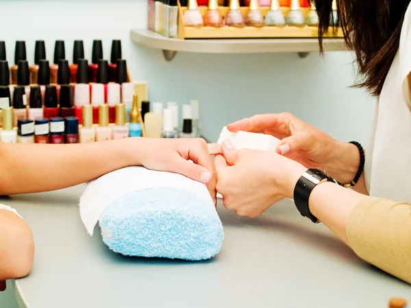 Preparación de las manos para la manicura — Foto de Stock