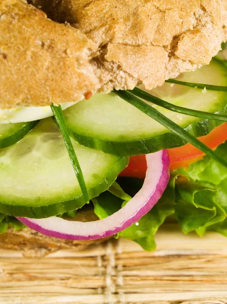 Sanduíche vegetariano saboroso — Fotografia de Stock