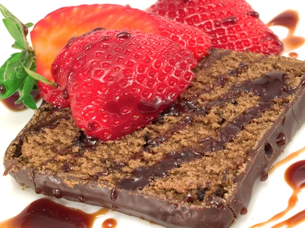 Ciasto czekoladowe z truskawkami — Zdjęcie stockowe