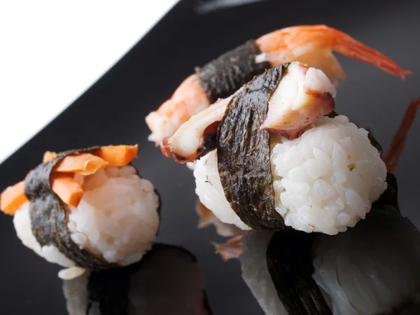 Sushi com frutos do mar no fundo — Fotografia de Stock