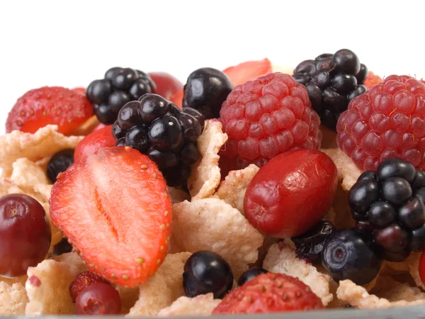 Зерновий сніданок з ягодами — стокове фото