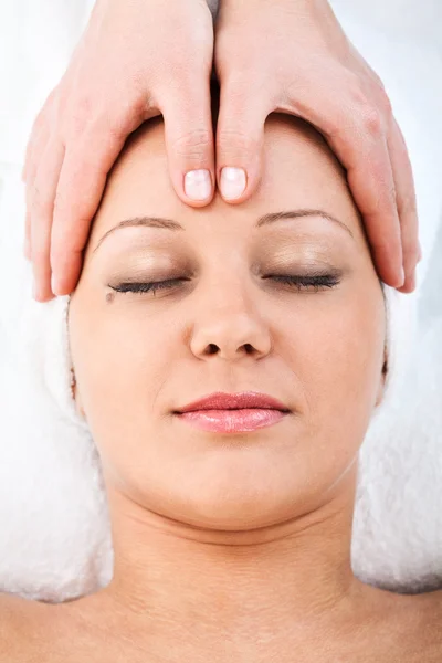 Young woman having massage — Stock Photo, Image