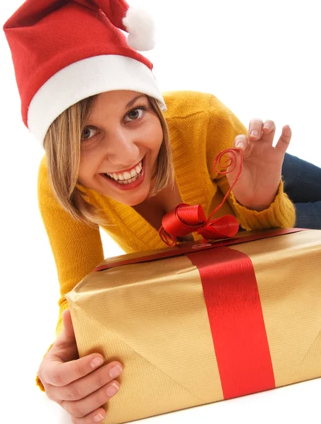 Donna con regalo di Natale — Foto Stock