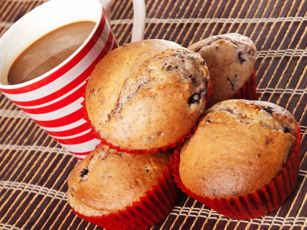 Berry muffins with coffee — Stock Photo, Image