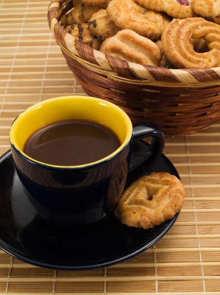 Xícara de café com biscoitos — Fotografia de Stock