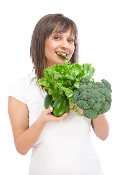 Mujer joven comiendo ensalada fresca — Foto de Stock