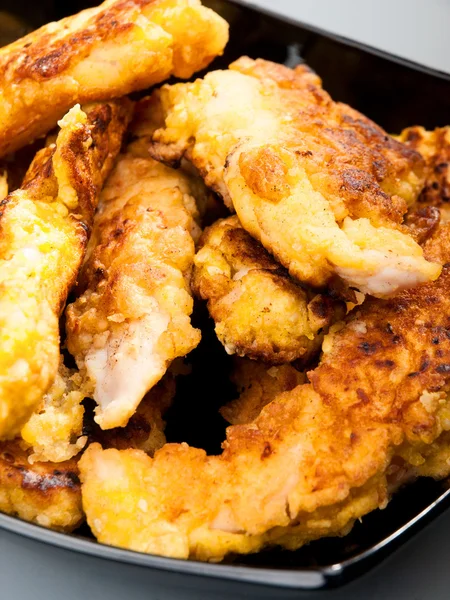 Smažené kuře na talíři — Stock fotografie