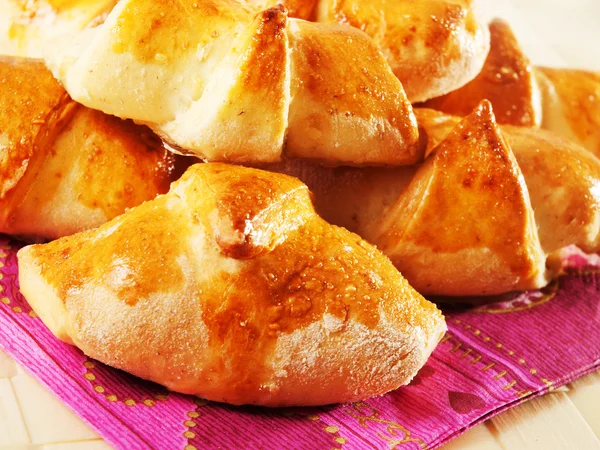 Croissants caseiros para o café da manhã — Fotografia de Stock