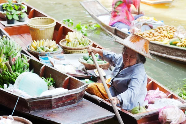 Mercado flotante de Damnoen Saduak — Foto de Stock