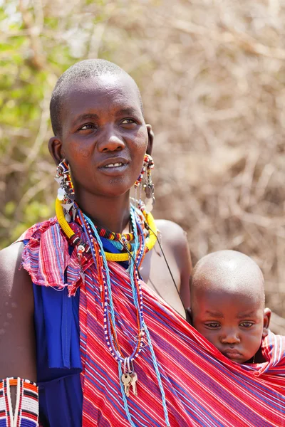 Portrait of  young masai woman — Stock Photo, Image