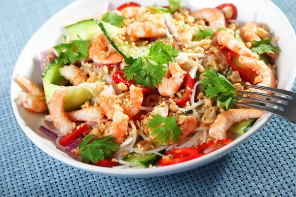 Asiático salada com macarrão — Fotografia de Stock