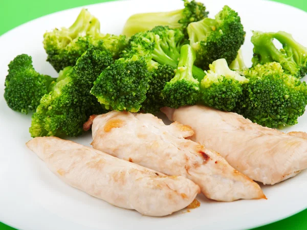 Hühnerbrüste mit Brokkoli — Stockfoto