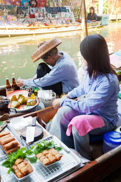 Mercado flotante de Damnoen Saduak — Foto de Stock