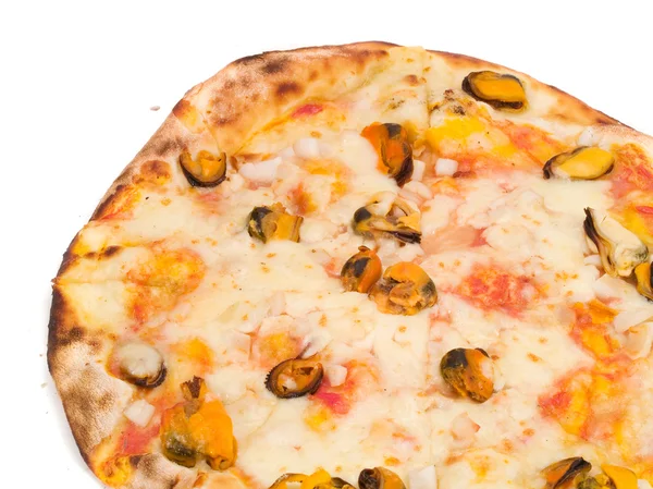 Pizza s mořskými plody na pozadí — Stock fotografie