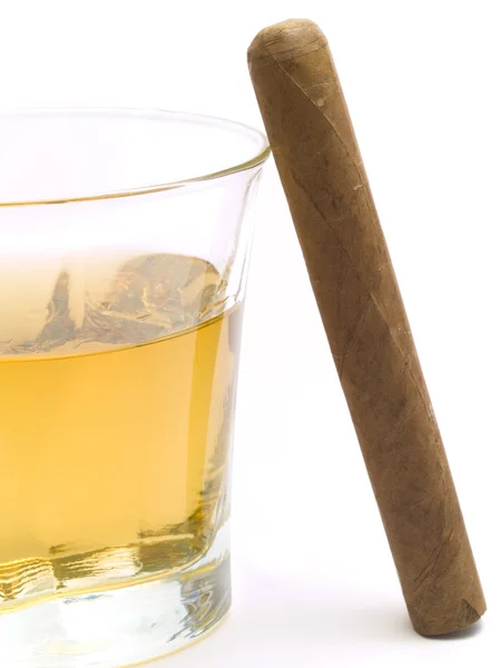 Cigare et whisky en gros plan — Photo