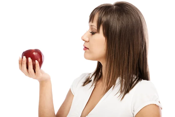 Giovane donna che mangia mela rossa — Foto Stock