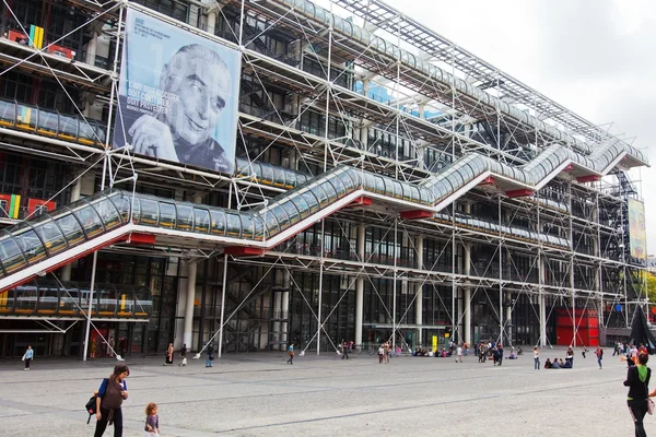 People walking in Centre Pompidou — Stok fotoğraf