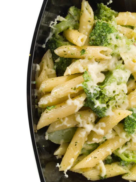 Penne s brokolicí a mozzarellou — Stock fotografie