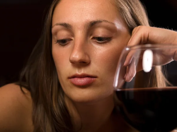 ワイングラスを持つ女性 — ストック写真