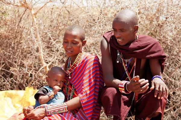 Portrait of a young masai family — стокове фото