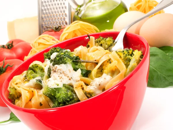 Välsmakande Tagliatelle med broccoli — Stockfoto