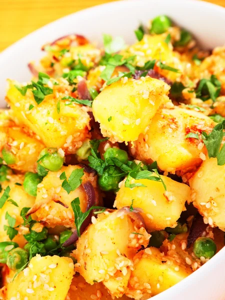 Patatas con sésamo y cilantro —  Fotos de Stock