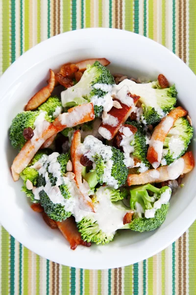 Kuřecí salát s brokolicí — Stock fotografie