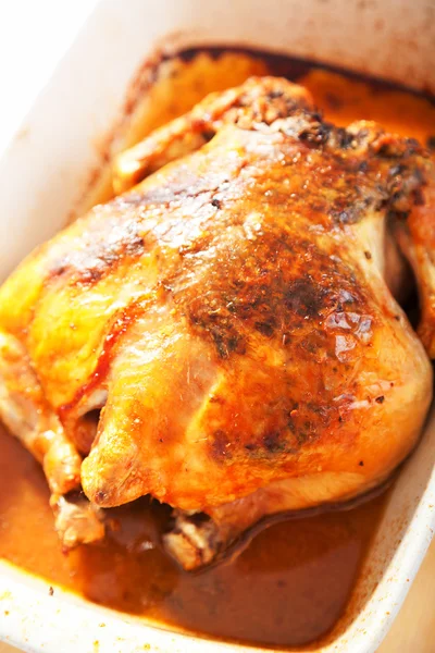 Baked whole chicken — Stock Photo, Image