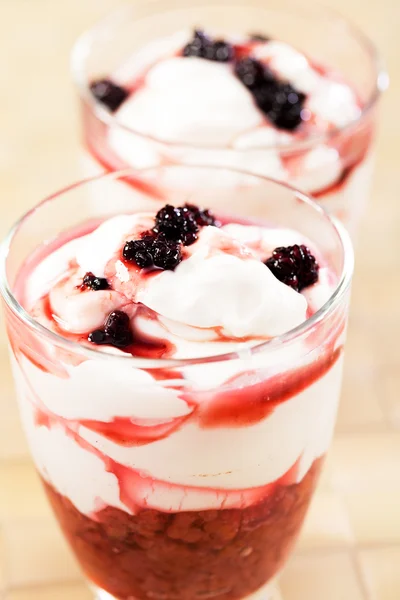 Mascarpone cream with blackberries — Stock Photo, Image