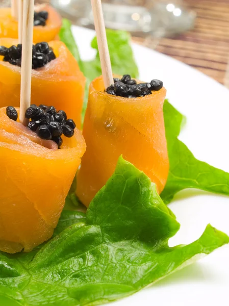 Salmon Rolls with Caviar — Stock Photo, Image
