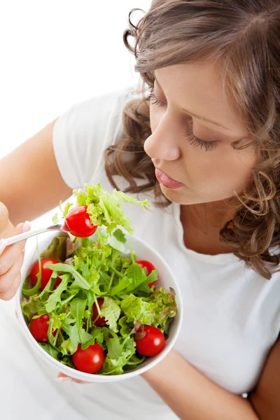 Youg mulher comer salada saudável — Fotografia de Stock