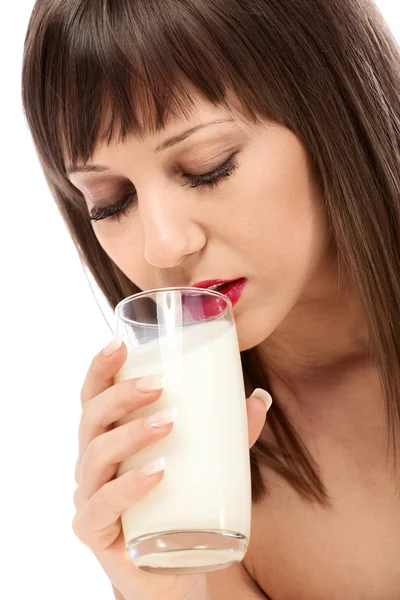 Mujer bebiendo leche — Foto de Stock