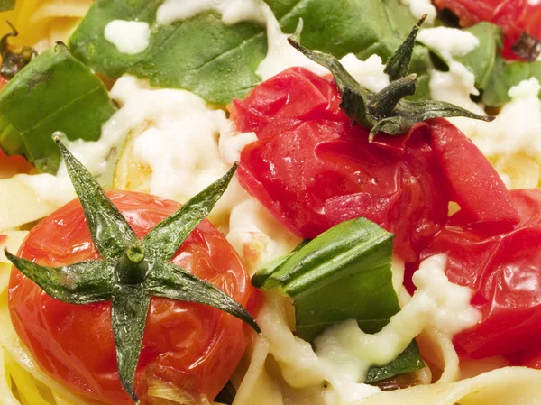 Fettucini with tomatoes, basil — Stock Photo, Image