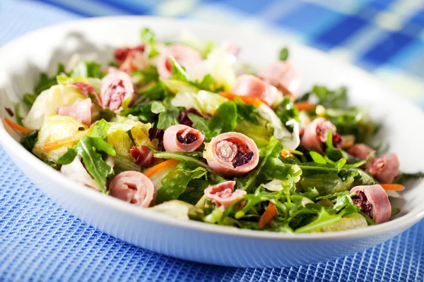 Salada saudável feita de alface — Fotografia de Stock