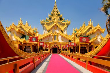 Yangon Karaweik Sarayı
