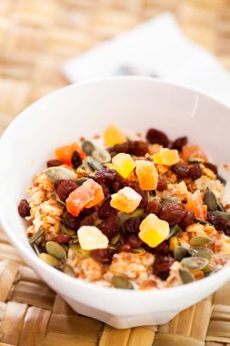 kuru meyveler ile tahıl