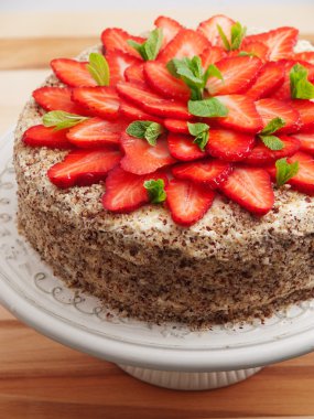 Çilekli çikolatalı pasta