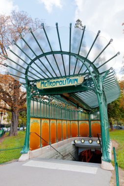 Metro giriş Paris'te inşa