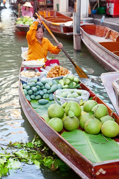 Mercado flotante de Damnoen Saduak — Foto de Stock