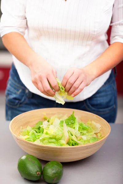 Young woman making salad — Stock Photo, Image
