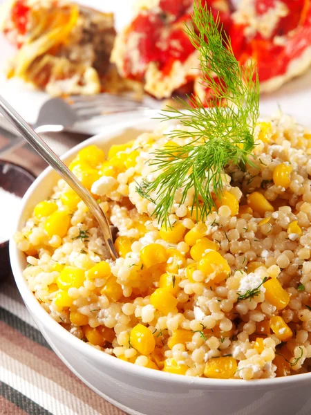 Quinoa mit Maissalat — Stockfoto