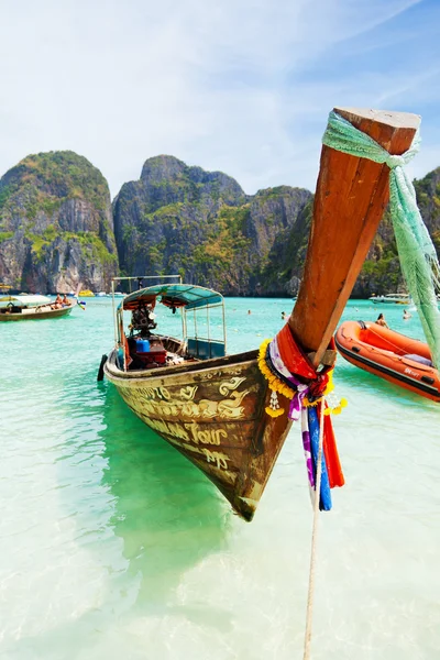 Barco de cola larga, Bahía Maya, Tailandia — Foto de Stock
