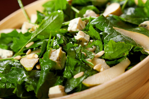 Fresh spinach salad with blue cheese