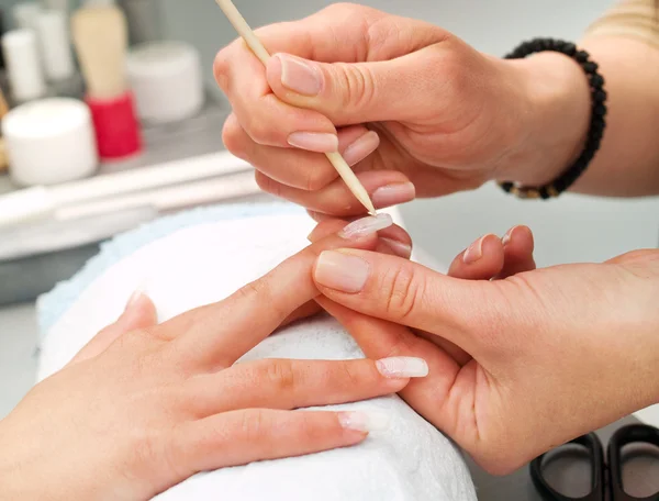 Vrouw in nagel salon — Stockfoto