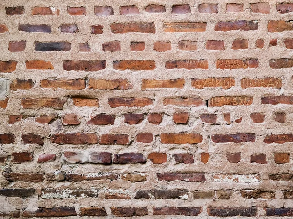 Старая старинная кирпичная стена — стоковое фото