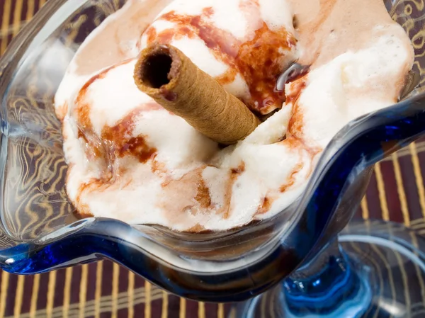 Saboroso sorvete de chocolate — Fotografia de Stock