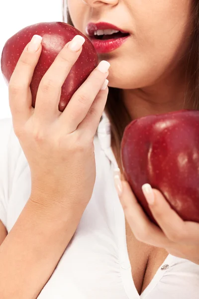 Junge Frau mit roten Äpfeln — Stockfoto