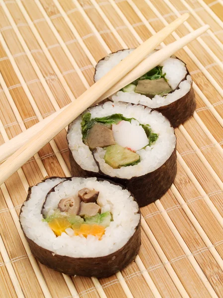 Smakelijke Aziatische sushi — Stockfoto